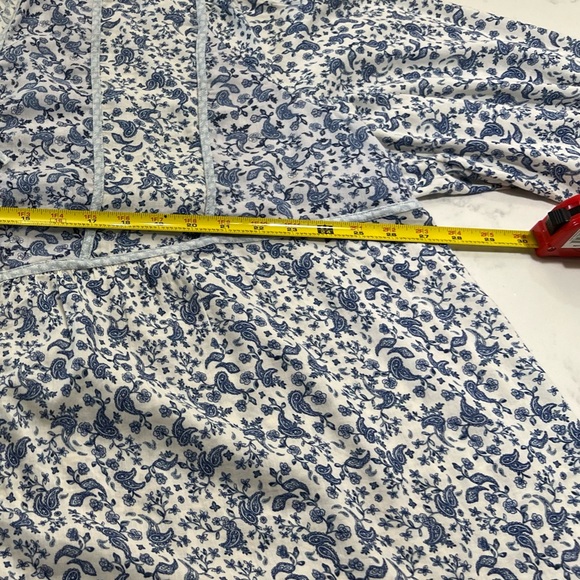 Old Navy Floral Blue and White Blouse - Picture 13 of 13